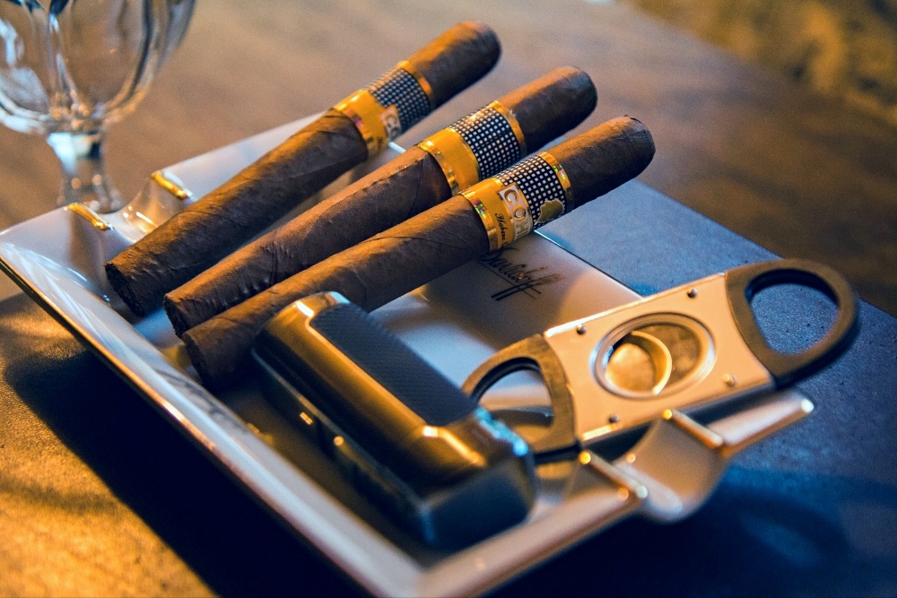 Smoking | Upscale and Relaxing Cigar Bars, Smoking Lounges, Smoke Shops, and Tobacco Suppliers | Havana Social Club, Del Frisco's, Chamberlain's | Life and Leisure | Dallas/Fort Worth Texas, USA