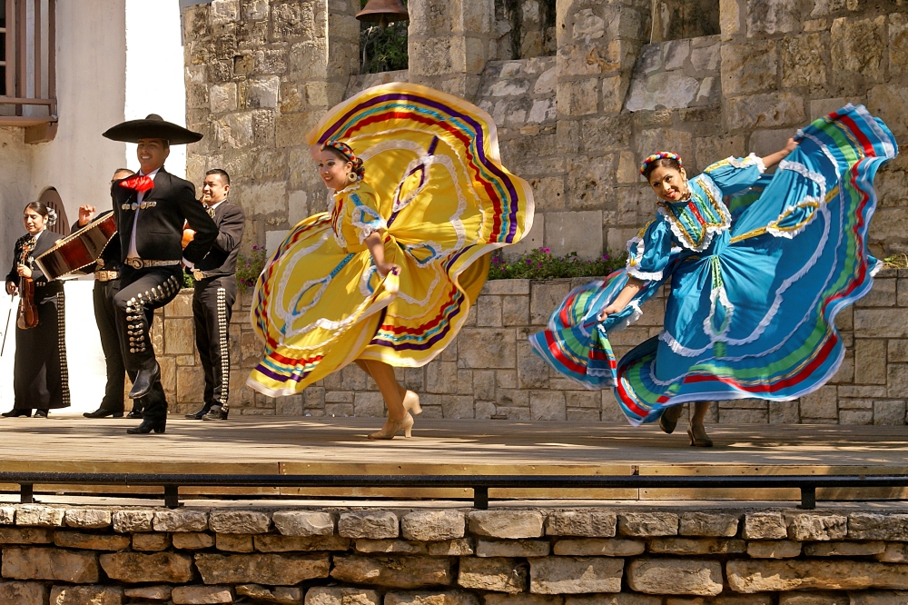 Stroll along the scenic Riverwalk, beat the heat at a Schlitterbahn waterpark, navigate a corn 'maize' ... oh, and remember the Alamo. Things To Do and Tourist Attractions in South Texas Including San Antonio
