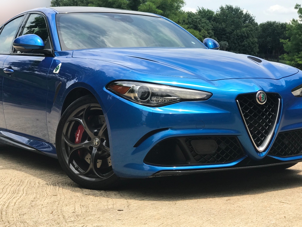 Alfa Romeo Giulia Quadrifoglio Boasts High Performance and Decorative Detailing