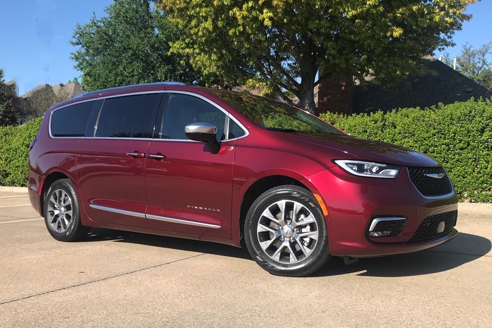 Review: 2023 Pacifica Pinnacle PHEV Is Charging Into the Future