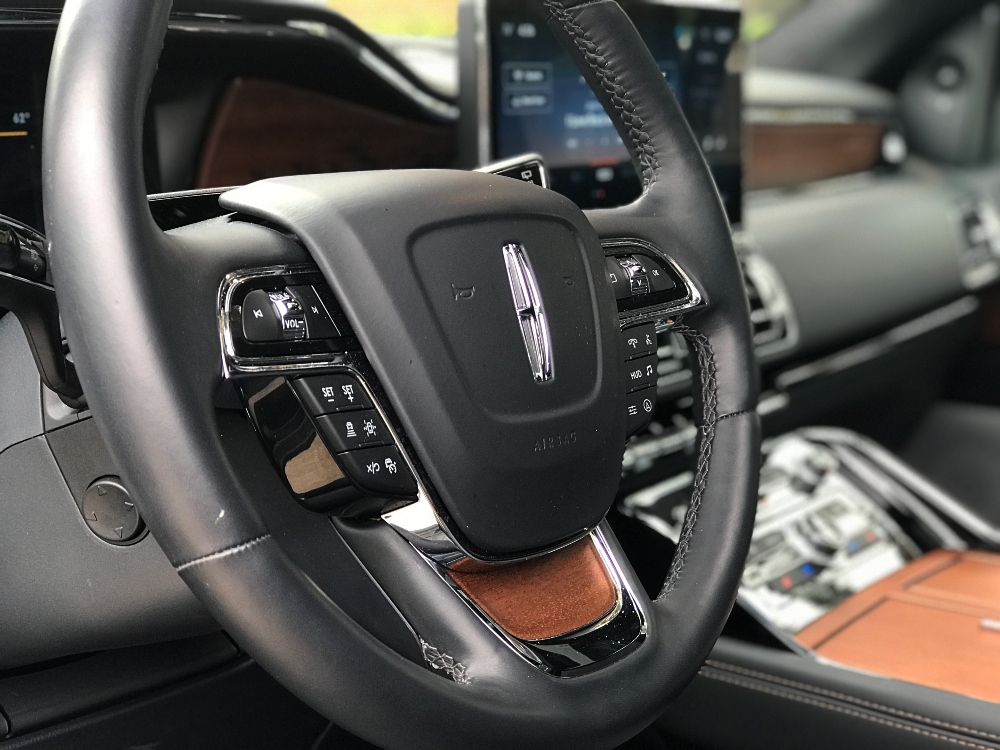 A Dozen Distinguishing Details of the 2023 Lincoln Navigator