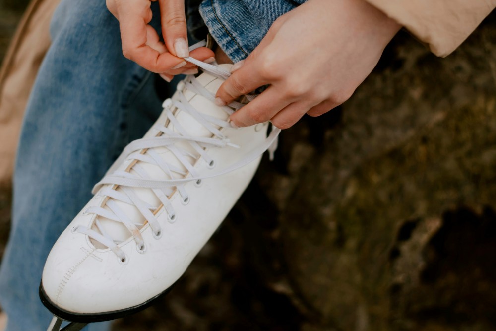Practice your skills on the ice, even if you are a beginner. 5 Essential Skills for Learning to Ice Skate