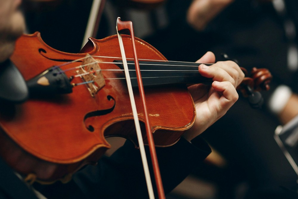 Need to know the difference between a symphony and the orchestra? An ensemble and a concerto? Fanfare and a requiem? Understanding Classical Music Vocabulary and Symphony Orchestra Terms