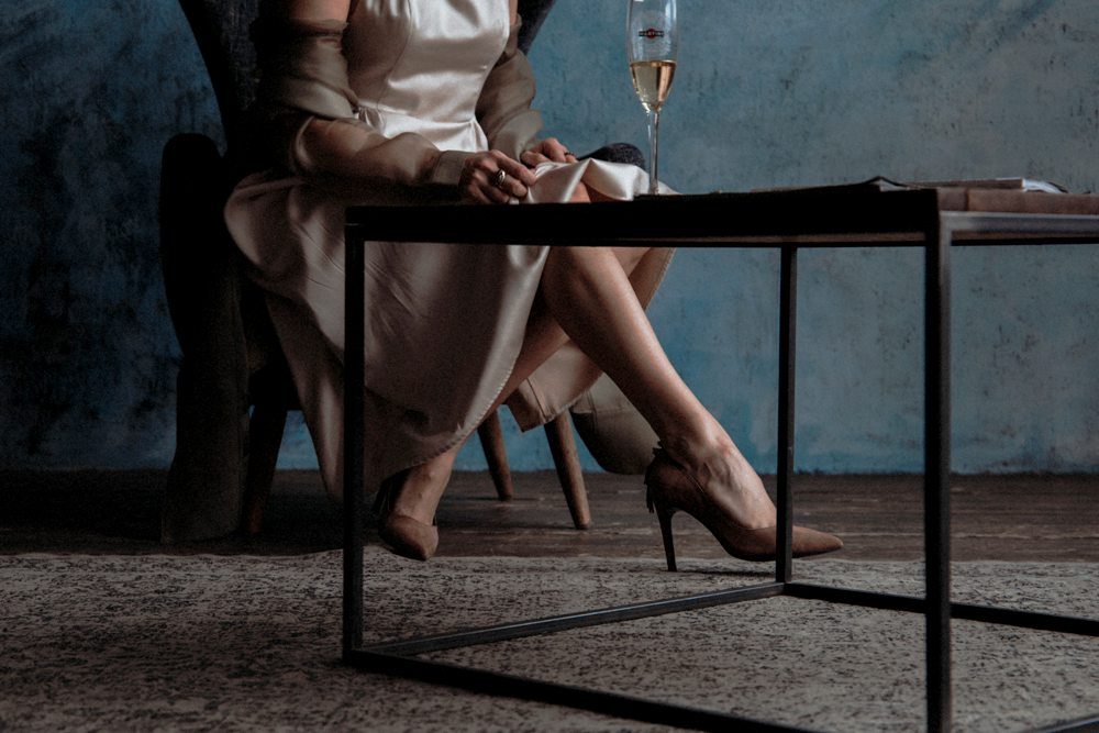 Whether you're going out on a date or attending a wedding, a strapless dress can make you look effortlessly elegant. Tips for Wearing a Strapless Dress
