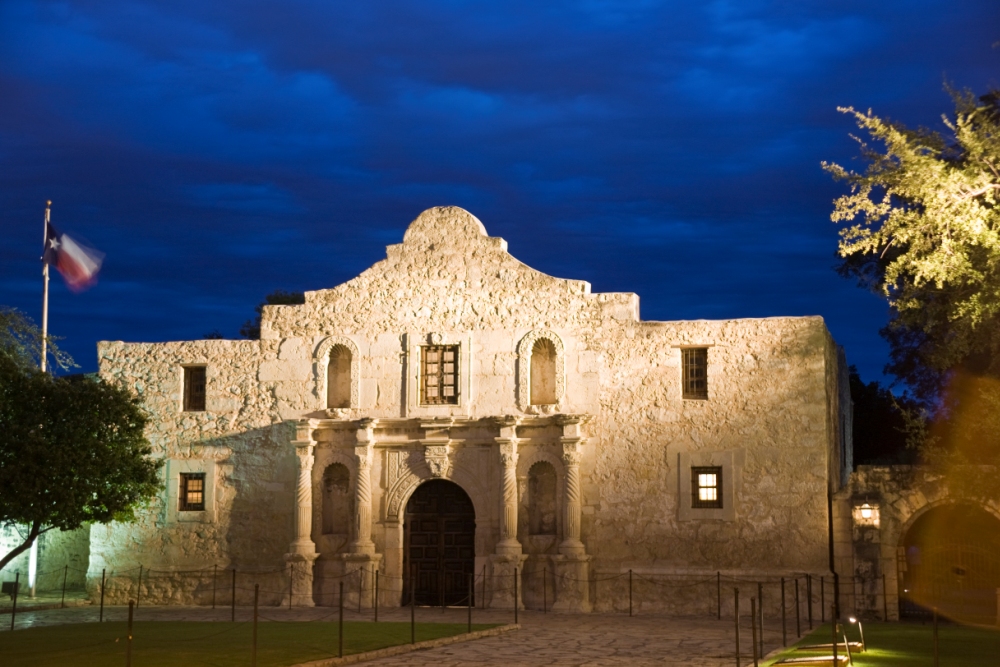 Over 2.5 million people a year visit the 4.2 acre Alamo complex which features beautiful gardens and exhibits on the Texas Revolution and Texas history. The Alamo