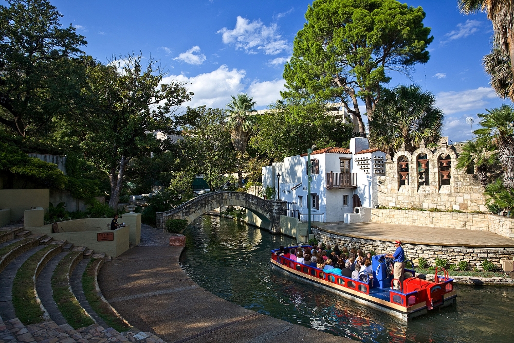 This five-mile network of walkways along the banks of the San Antonio River is lined with restaurants, bars, shops, hotels, attractions, and more. San Antonio River Walk
